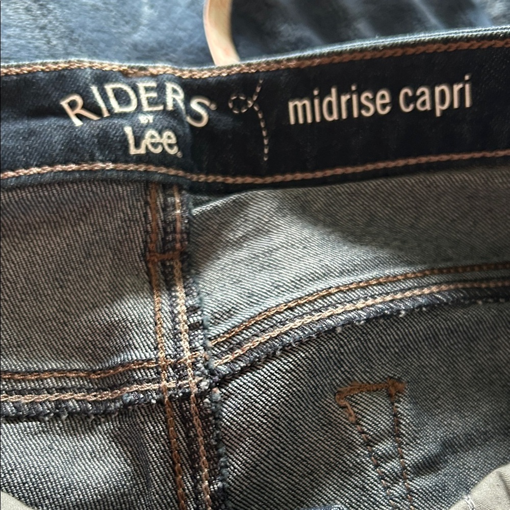 Lee Riders Mid-Rise Capri Jeans - Picture 2 of 8